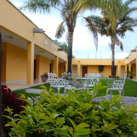 Hotel Real De Cortes Los Reyes  Eksteriør billede