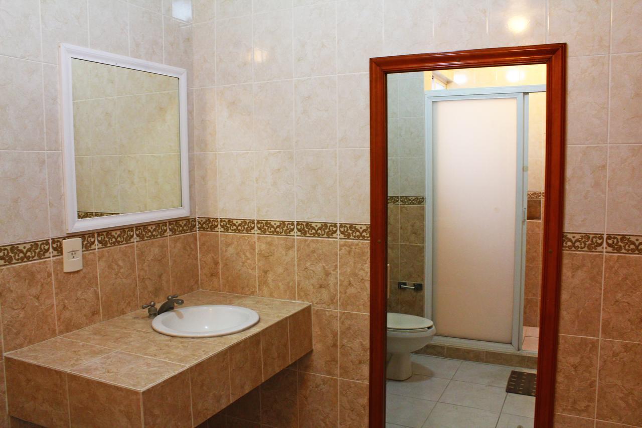 Hotel Real De Cortes Los Reyes  Eksteriør billede